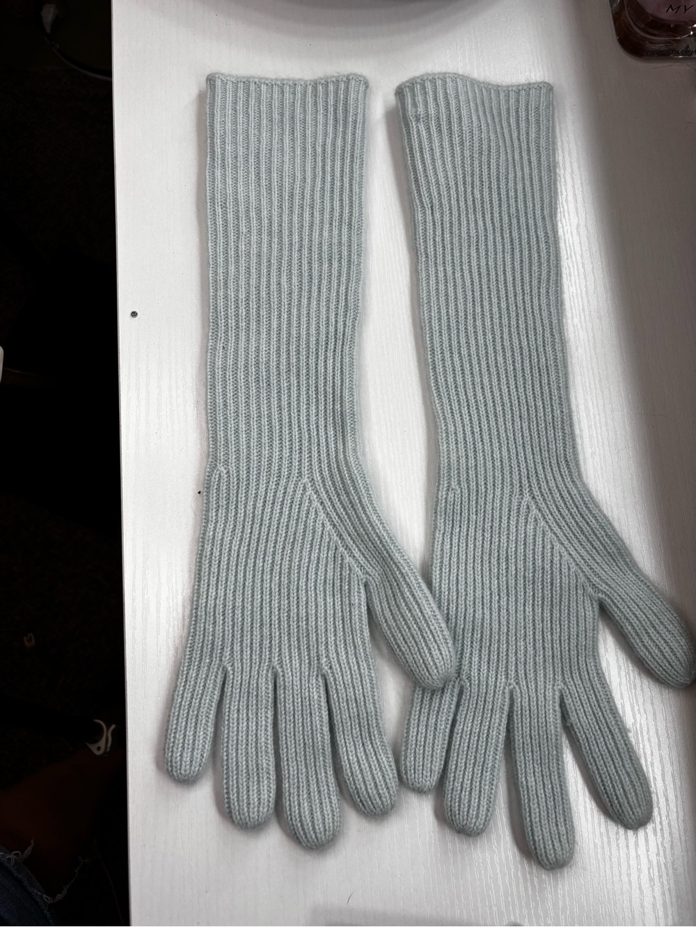 Banana Republic Long Ribbed Cashmere Gloves in Light Gray